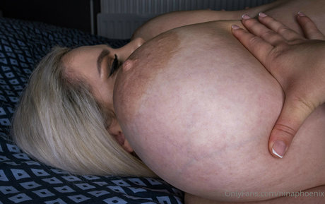 Nina Phoenix top porno archiv