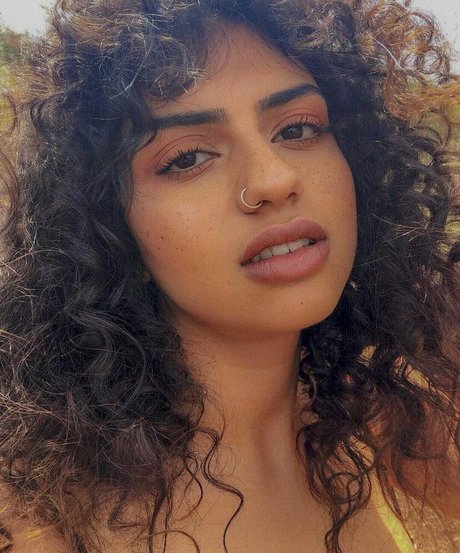 Mays Benatti model schöne fotos