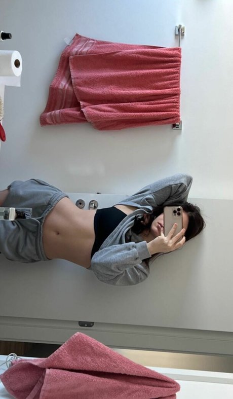 asiatische transe onlyfans exklusive nackte fotos