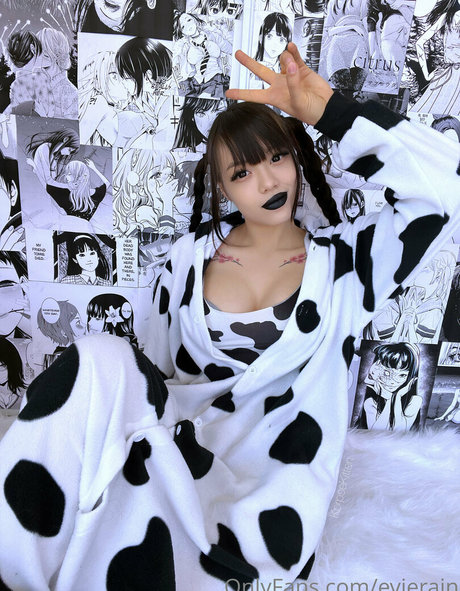 dünne ebenholz-onlyfans hübsche erotische foto