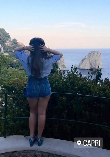 Larissa Manoela nackte pornostar bild