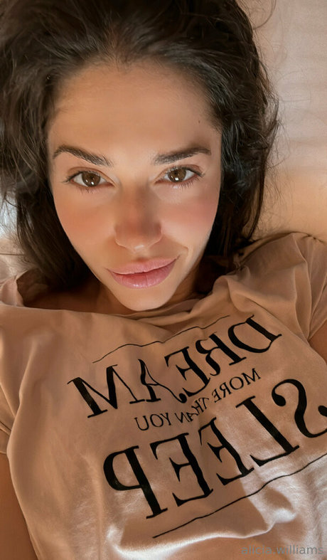 Alicia Williams heiße exklusive bilder