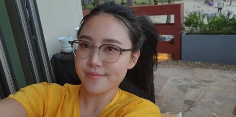 Yuggie TV erotische sexy bild