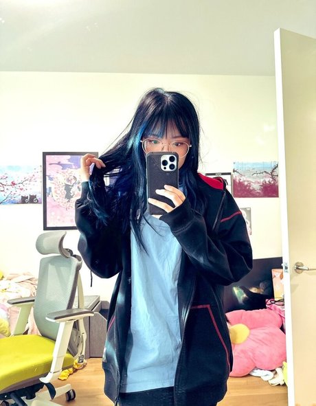 yoga asiatische onlyfans kunst nette bilder