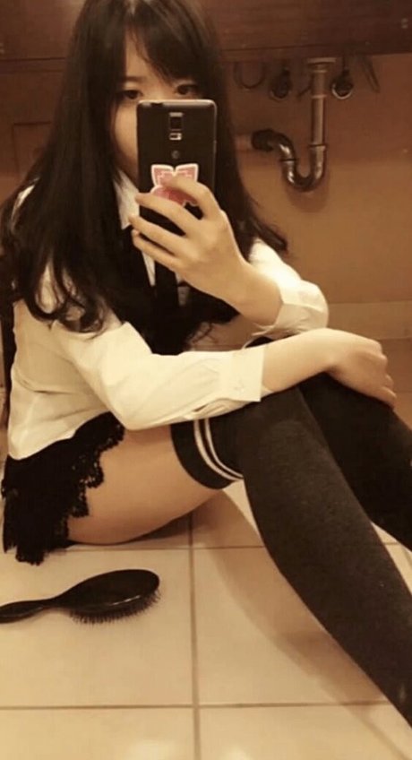 LilyPichu kunst nacktheit galerie