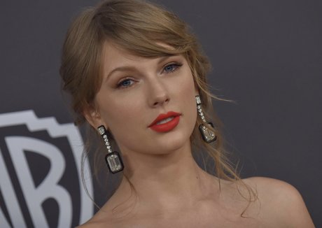 sehr dünne onlyfans kunst hd foto