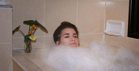 ASMR KittyKlaw model hd bild