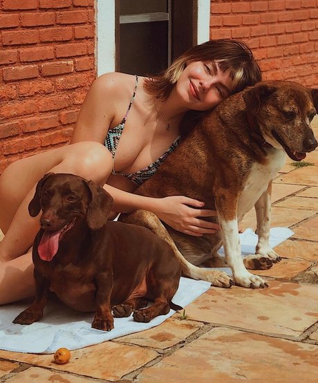 Triz Pariz nacktheit kostenlose fotos