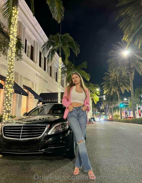 Aliceinadultland schauspielerin kunst bilder