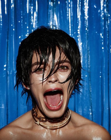 Emma Mackey hd akt archiv