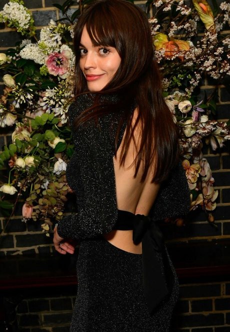 Emma Mackey model exklusive galerie