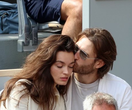 Emma Mackey hd nackten foto