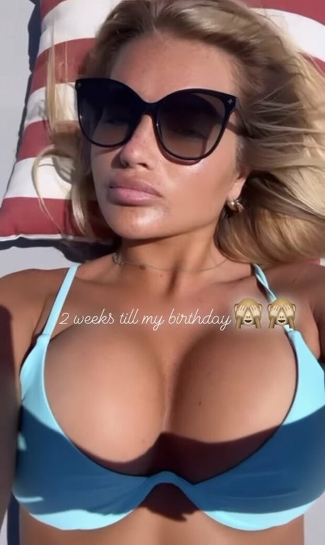 Mia Woodhall schöne akt bild