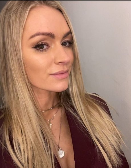 Laura Woods schauspielerin heiße bild