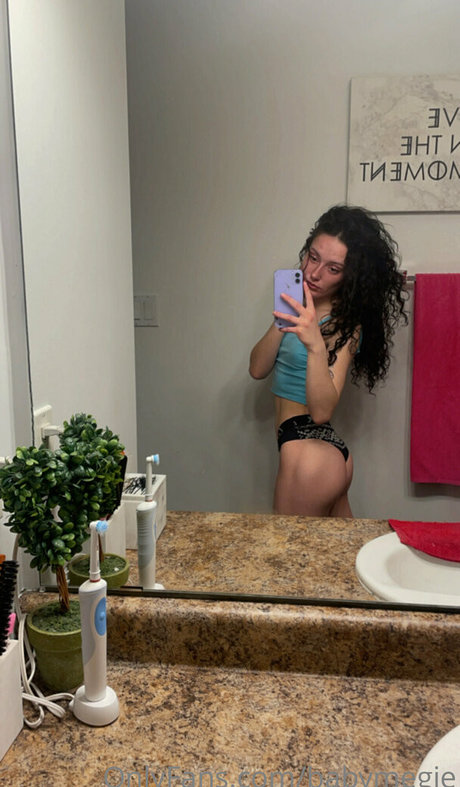 Babymegie model heiße galerie