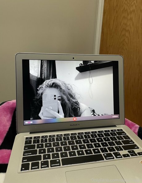 Babymegie freie akt fotos