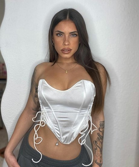 Yai Tejera hd pornostar bild