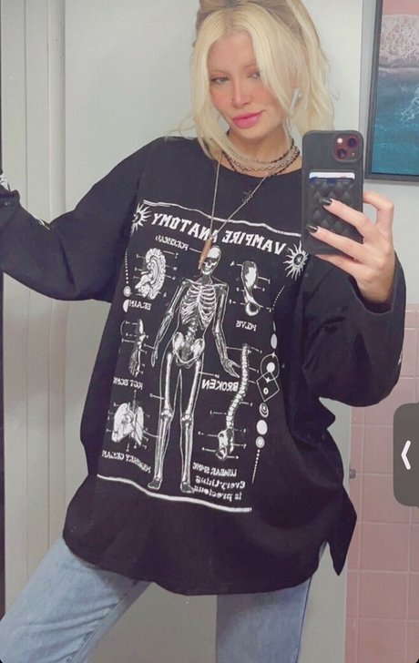 Mahila Mendez nackt bild