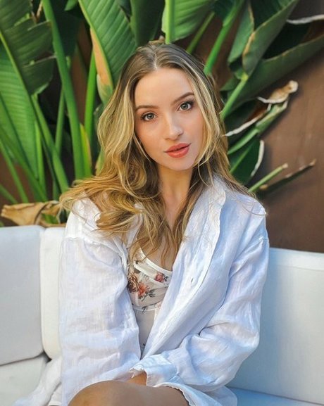 Novaleesi erotische pornographische bild