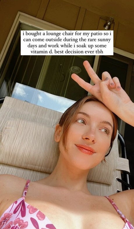 Novaleesi perfekte nackte bild