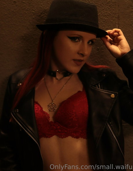 small waifu model hd archiv