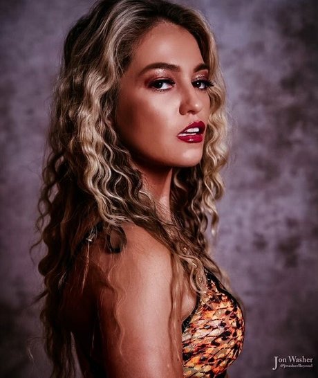 Alisha Edwards top erotische archiv