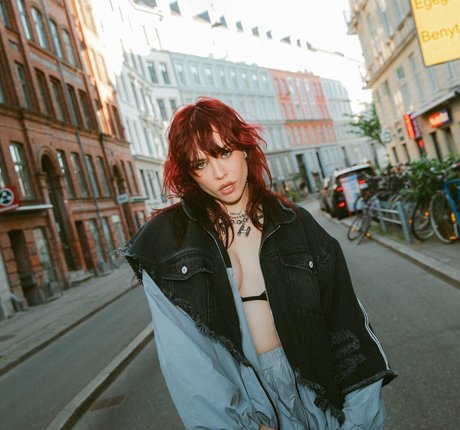 Taylor Upsahl nackt erotische bild