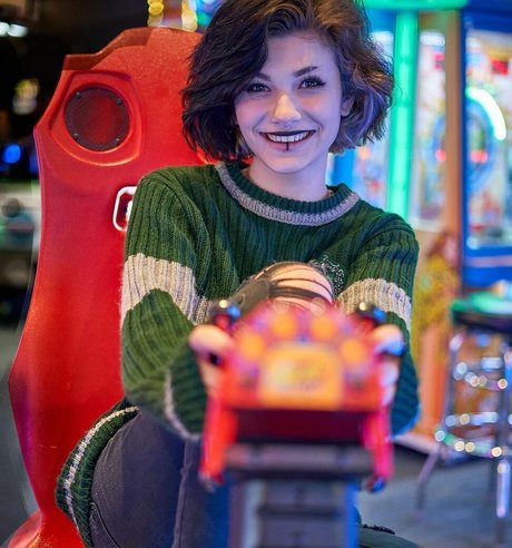 Indigoo schauspielerin erwachsene bilder