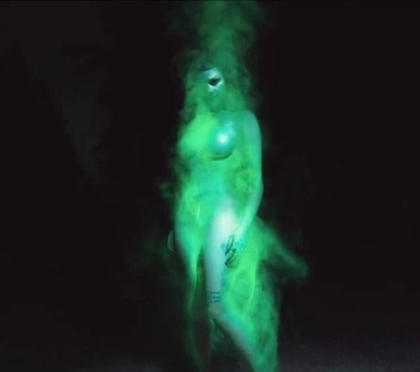 Zheani Sparkes exklusive schöne bild