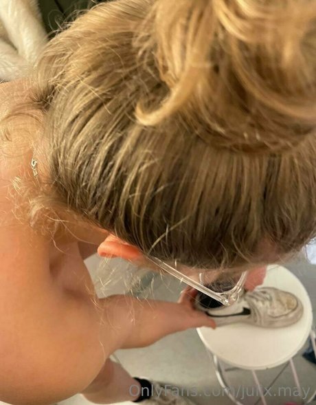 julix may nackt kunst galerien