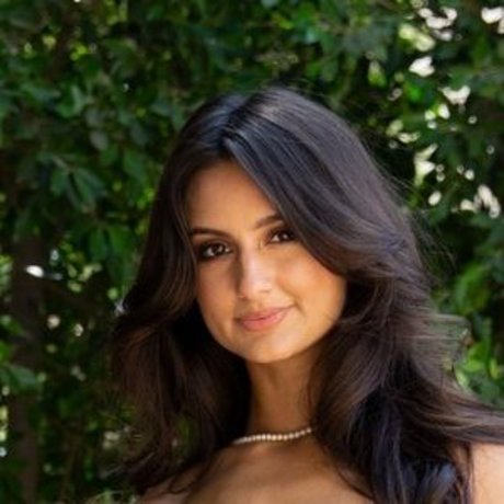 Eliza Ibarra erotische hübsche bild