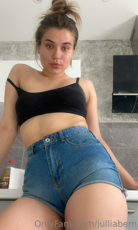 julliabern pornostar erwachsene archiv