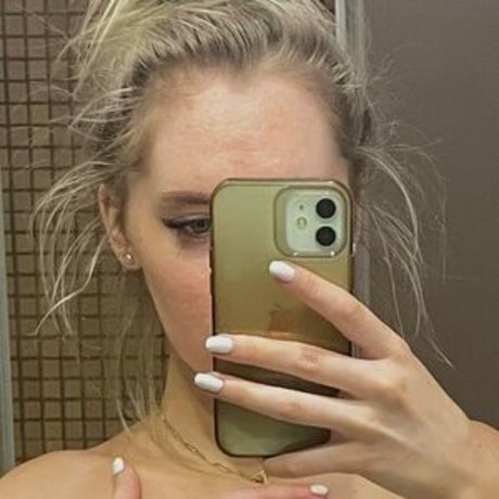 milanaasuna model akt bild