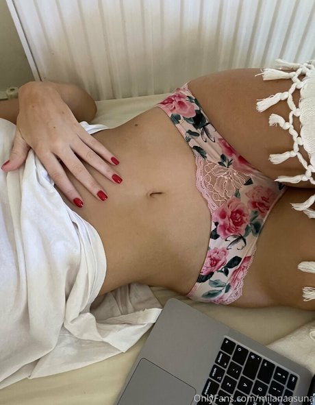 milanaasuna nackt heiße galerie