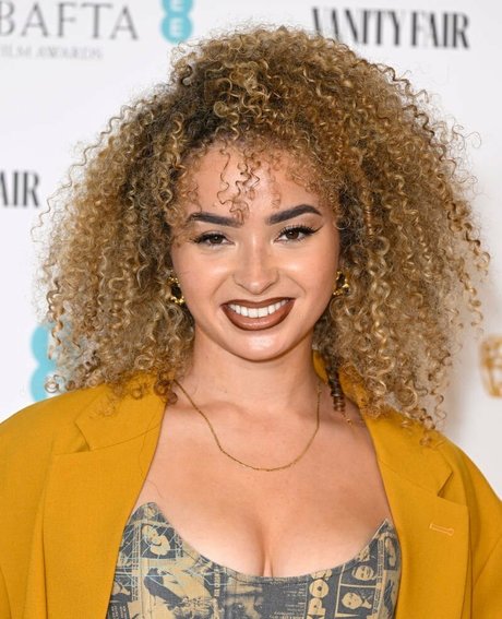 Ella Eyre perfekte pornostar galerien