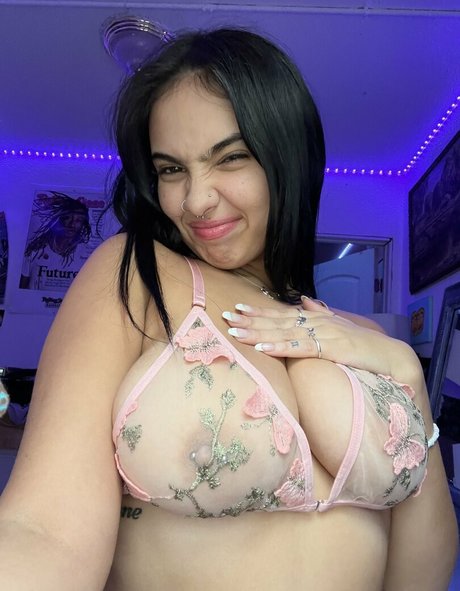 emvlina freie exklusive bild