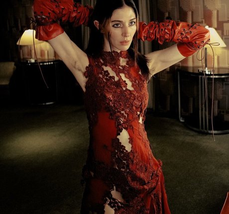 Caroline Polachek heiße erwachsene fotos