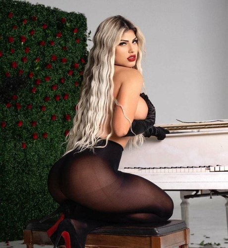 Claudia Mustelier hübsche top foto