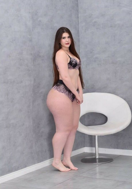 Nicolle Caroline nackt exklusive bild