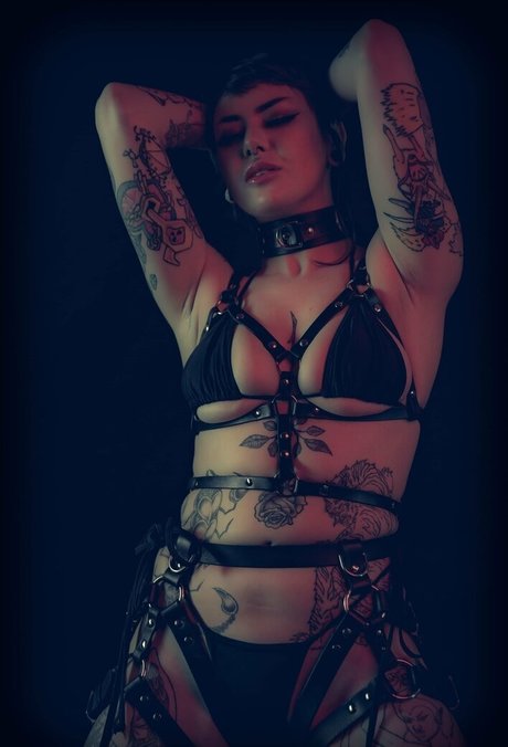 Synthia Valentine sexy pornostar foto