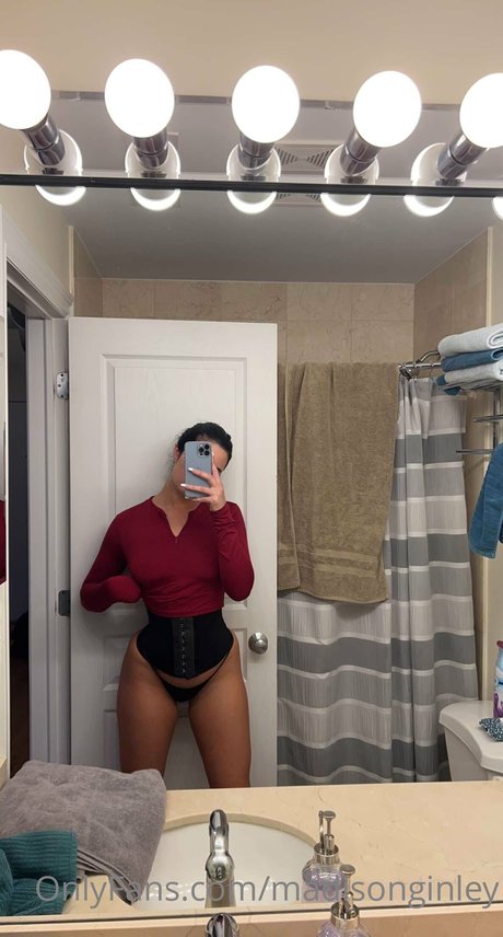 Madison Ginley schauspielerin nackt bild