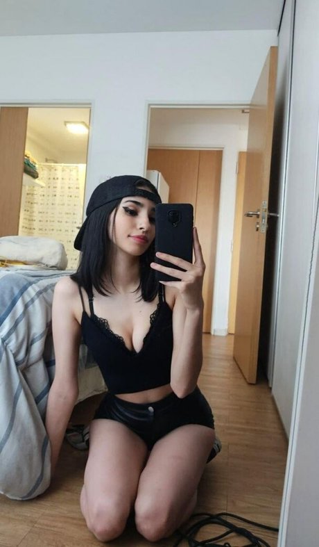 betmiau schauspielerin erotische foto