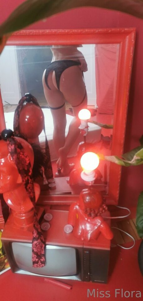 Miss Flora Femdom schöne porno fotos