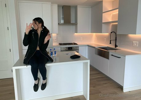 mama onlyfans hübsche erwachsene foto