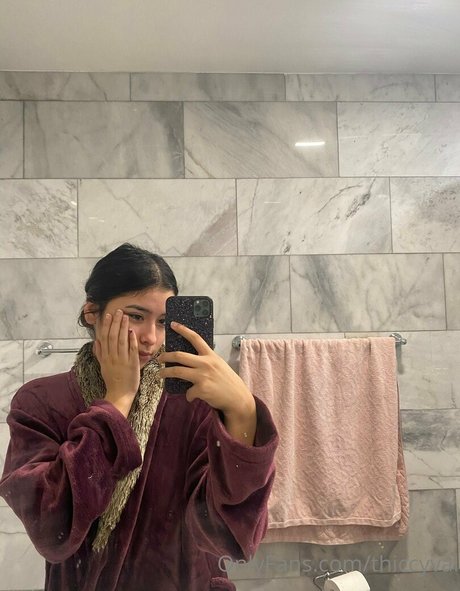 ThiccyVal model porno archiv