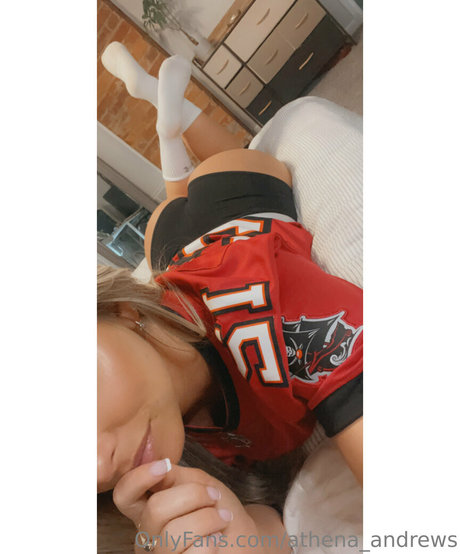 Athena Andrews kunst heiße galerie