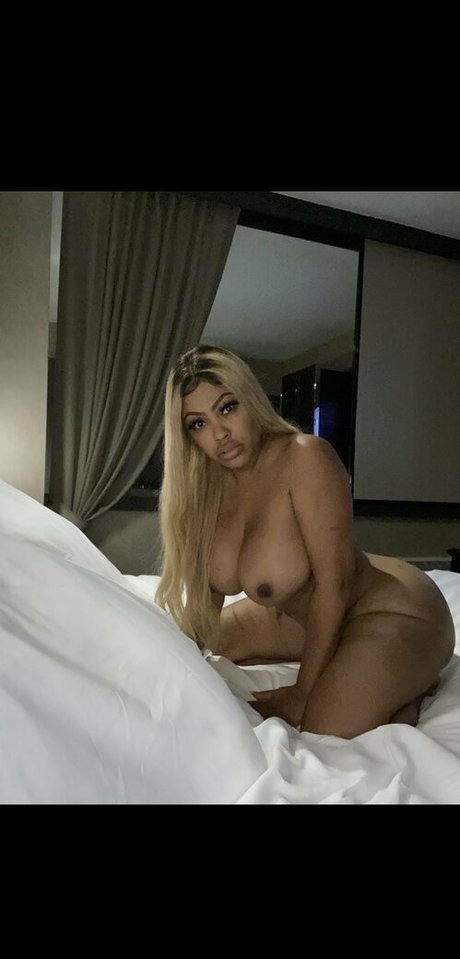 Lacey Duvalle nackt akt bilder