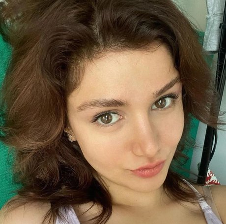 Buse yilmaz schöne pornostar galerien