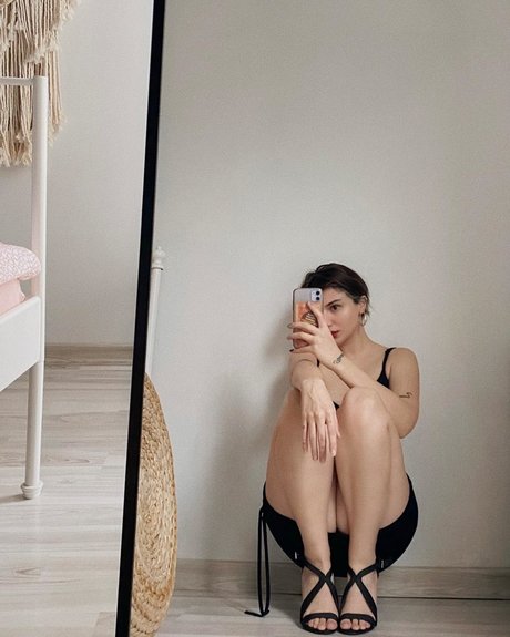 asiatische cheerleader-onlyfans nackt pornografische fotos