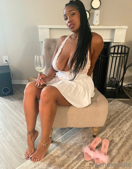 Nichole Sole sexy nackt galerien